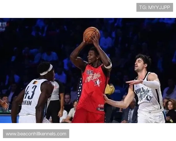 篮球赛场上的奇迹：球员们近期表现备受关注，创下多项魔幻时刻